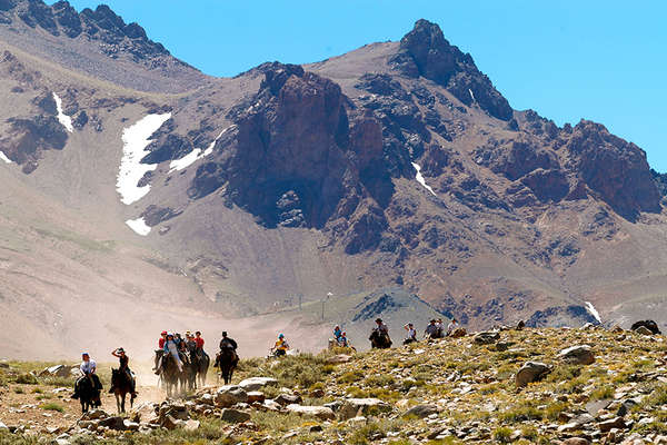 Horse riding expedition from Chile to Argentina