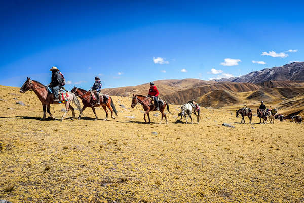 Horseback expedition through Peru