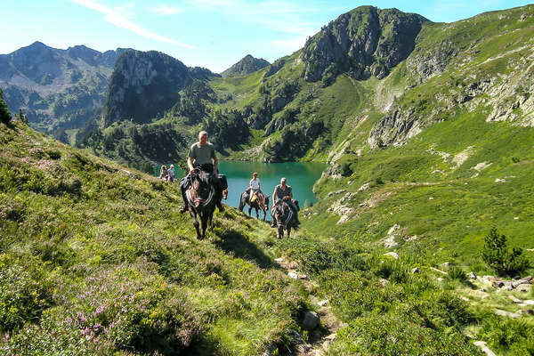 Horseback trails in the Pyrenees