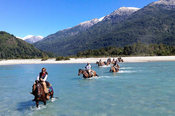 Horseback vacation and grand traverse of the Andes