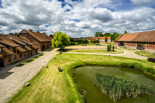 Overview of the stables at Galiny Palace