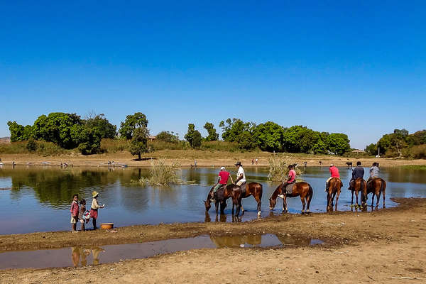 Riders allowing the horses to drink from Lake Itasy